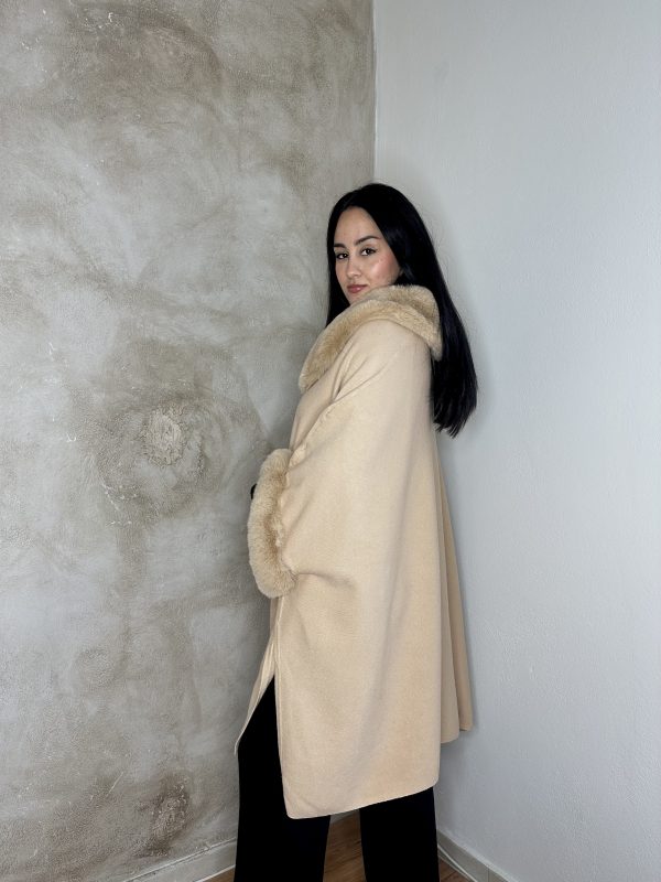 Beige fur κάπα - Image 2